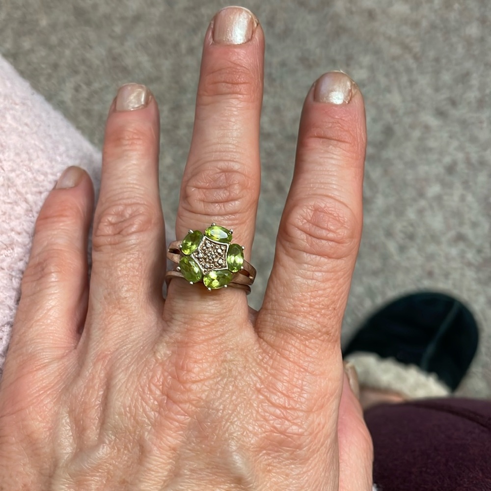 Peridot 925 flower ring